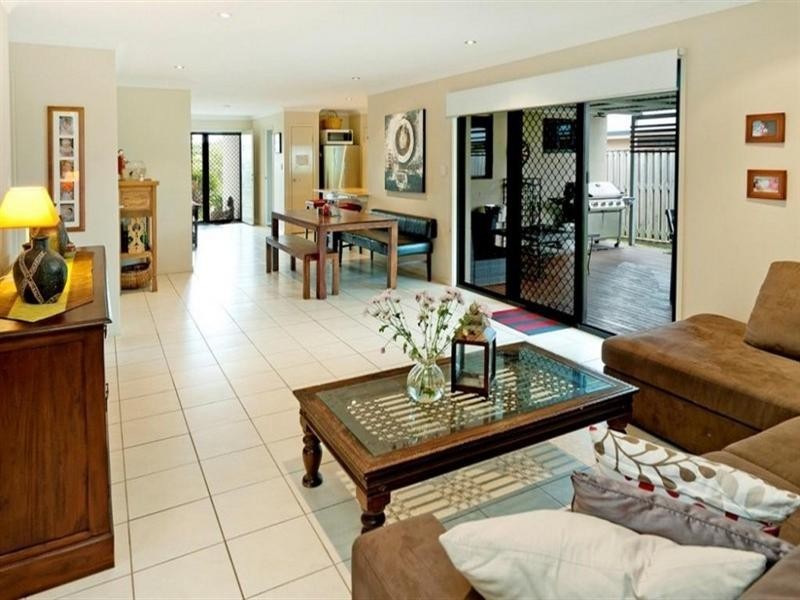 27 Carmarthen Circuit, Pacific Pines QLD 4211