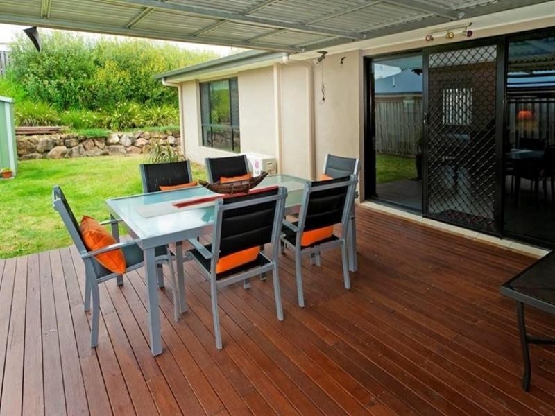27 Carmarthen Circuit, Pacific Pines QLD 4211