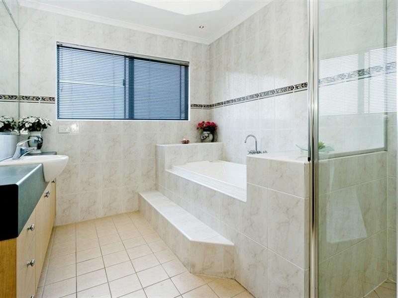 6 Duror Street, Pacific Pines QLD 4211