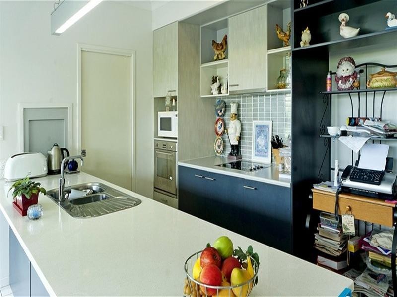 8 Beerwah Street, Pacific Pines QLD 4211