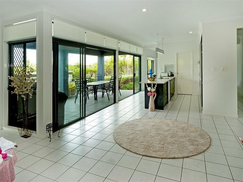 8 Beerwah Street, Pacific Pines QLD 4211