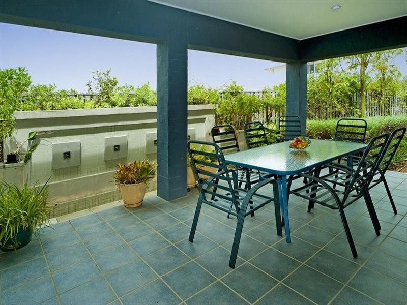 8 Beerwah Street, Pacific Pines QLD 4211