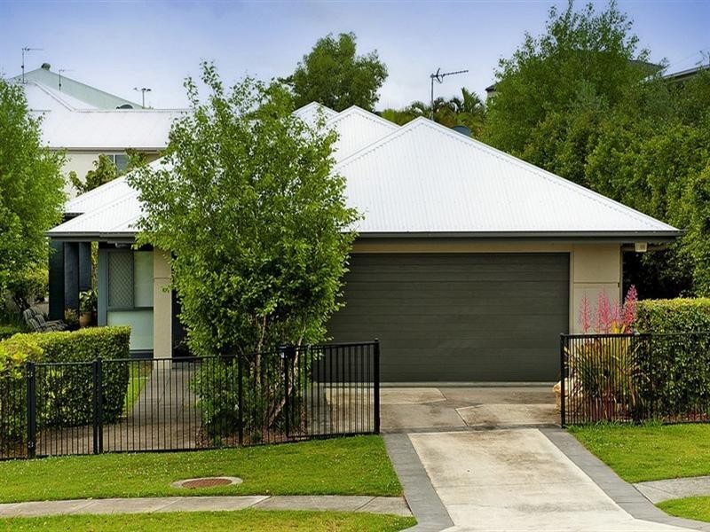 8 Beerwah Street, Pacific Pines QLD 4211