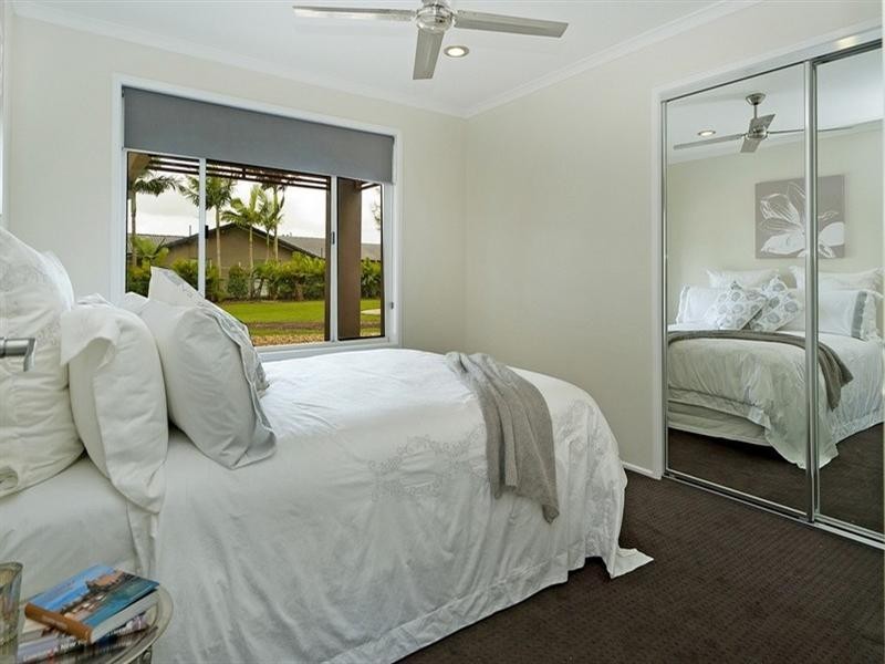 38 Riverdowns Crescent, Helensvale QLD 4212