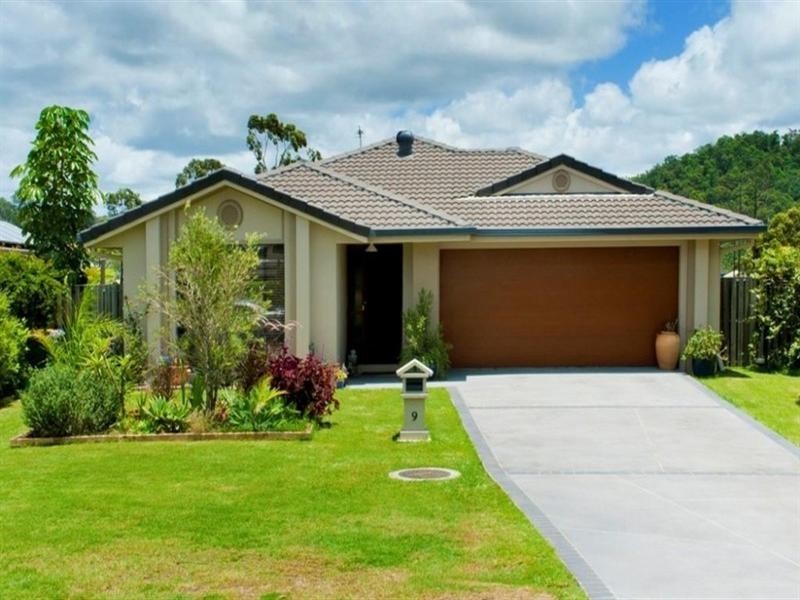 9 Govett Street, Pacific Pines QLD 4211