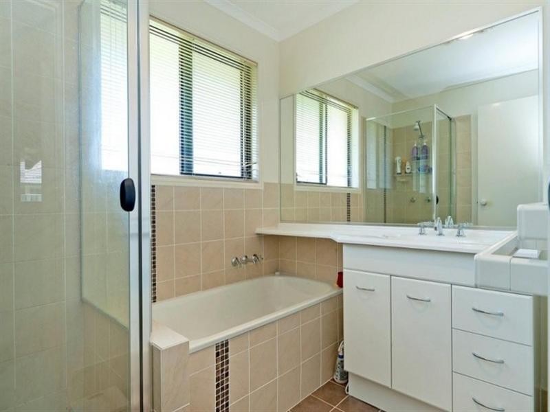 9 Govett Street, Pacific Pines QLD 4211