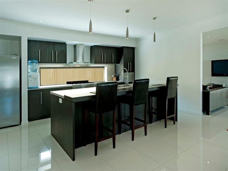 17 Golden Bear Drive, Arundel QLD 4214