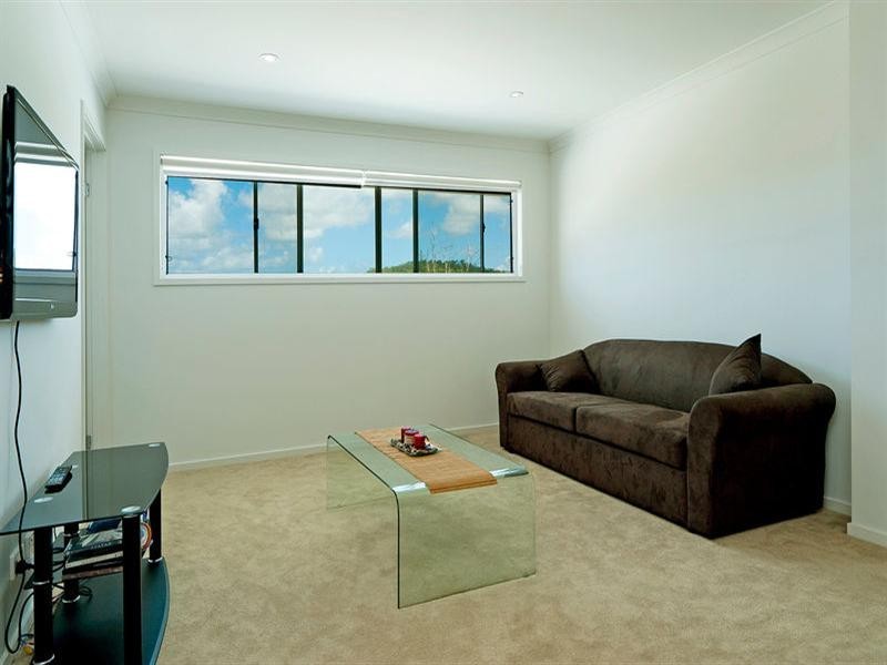 17 Golden Bear Drive, Arundel QLD 4214