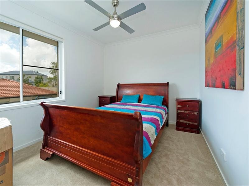 17 Golden Bear Drive, Arundel QLD 4214