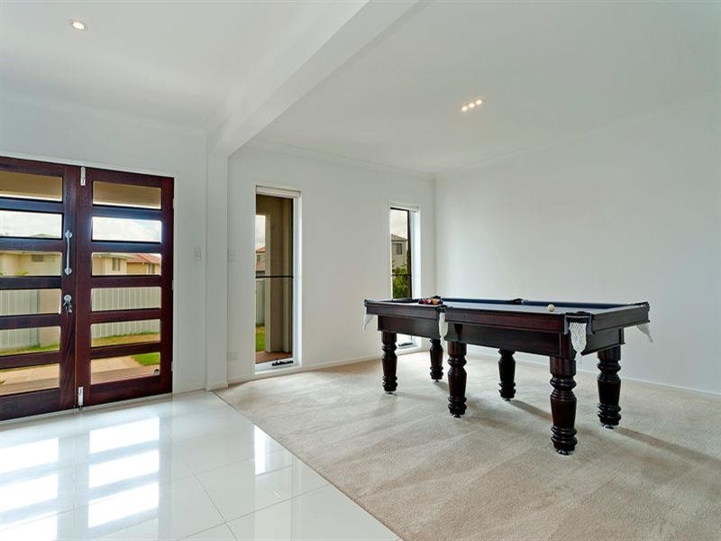 17 Golden Bear Drive, Arundel QLD 4214
