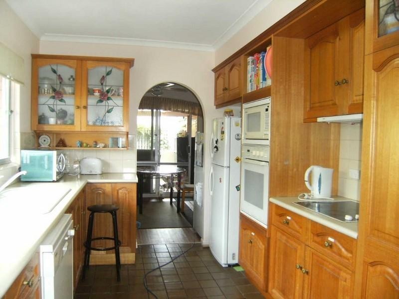 16 Jippi Avenue, Southport QLD 4215