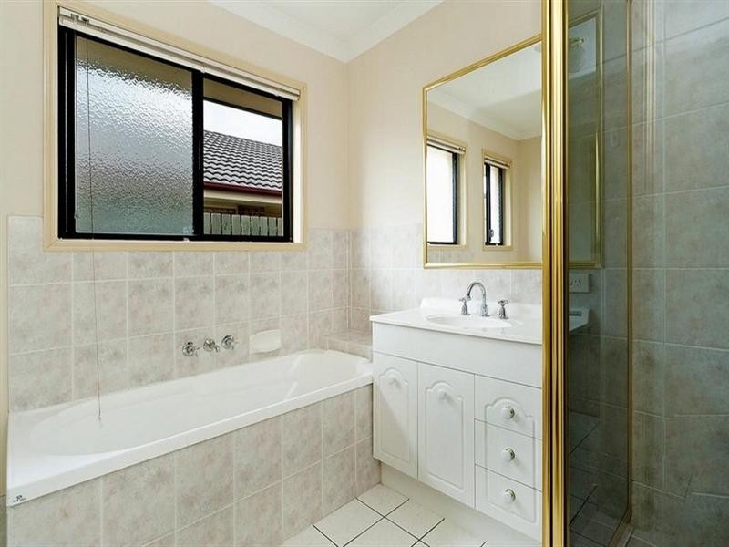 6 River Meadows Drive, Helensvale QLD 4212