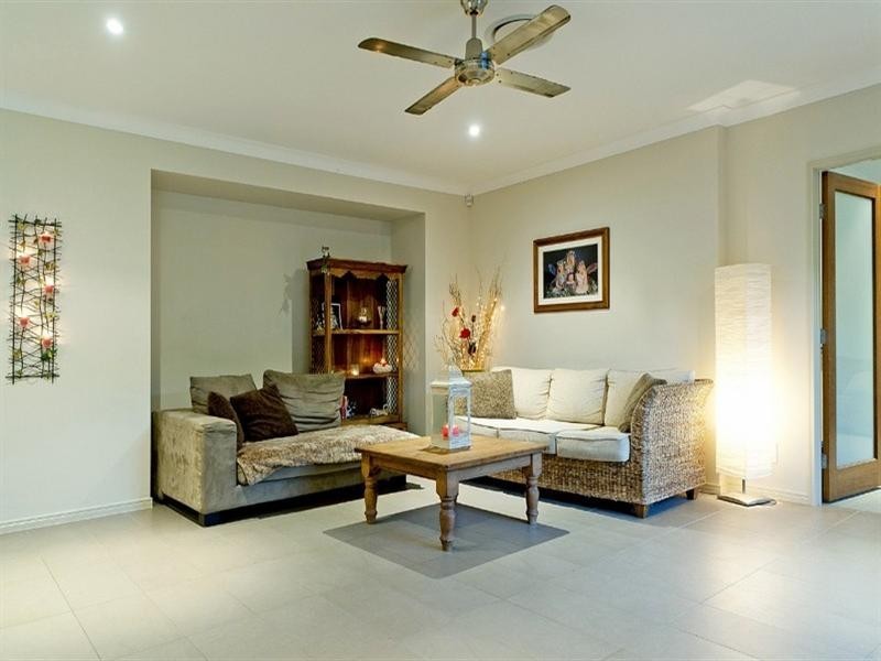 11 Meadow Court, Maudsland QLD 4210