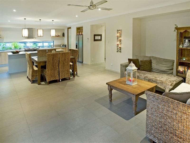 11 Meadow Court, Maudsland QLD 4210