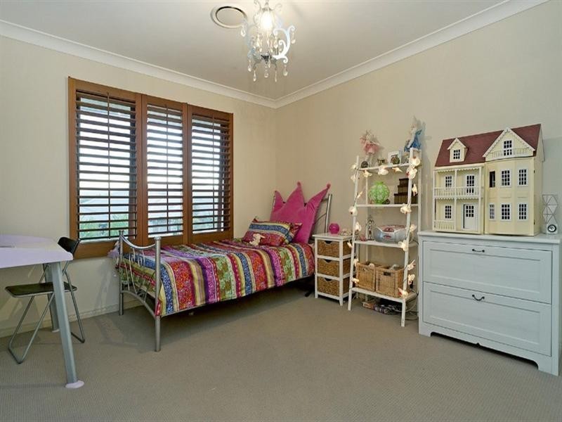 11 Meadow Court, Maudsland QLD 4210