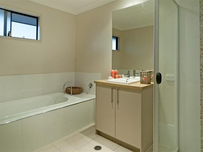 11 Meadow Court, Maudsland QLD 4210