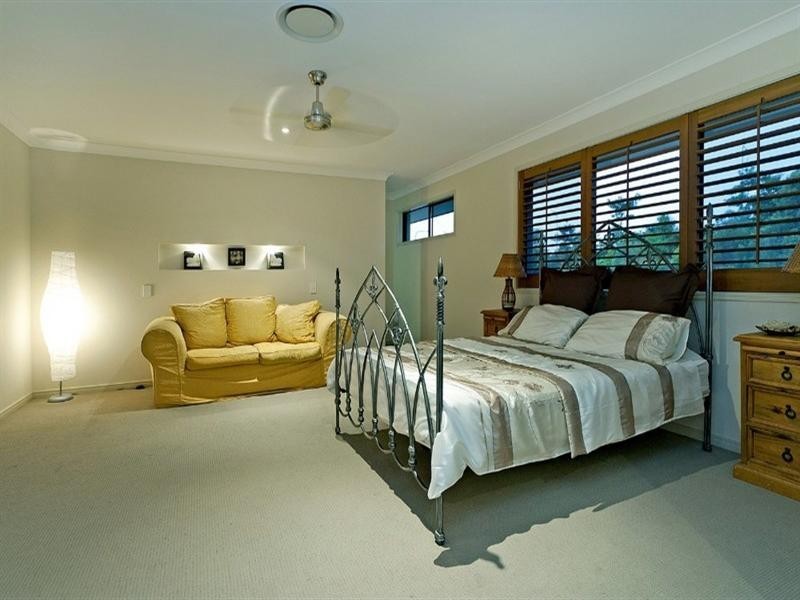 11 Meadow Court, Maudsland QLD 4210