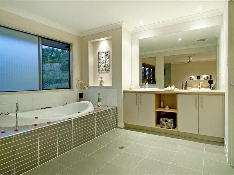 11 Meadow Court, Maudsland QLD 4210