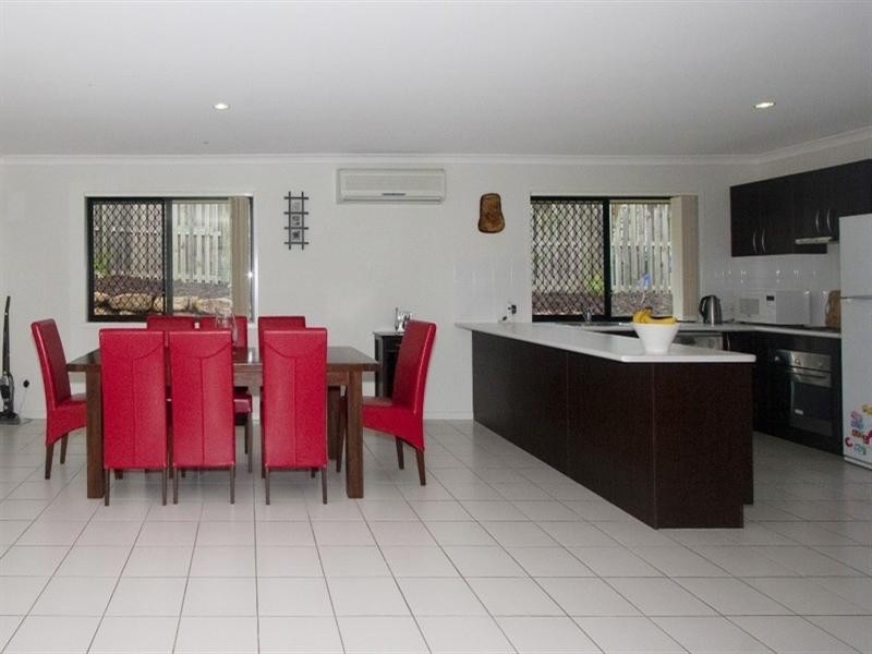 6 Bimberi Row, Pacific Pines QLD 4211