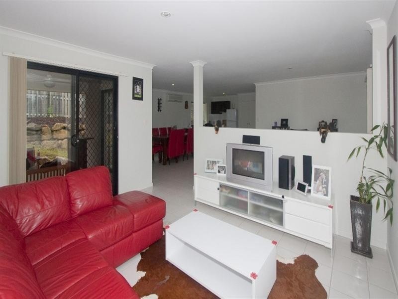 6 Bimberi Row, Pacific Pines QLD 4211