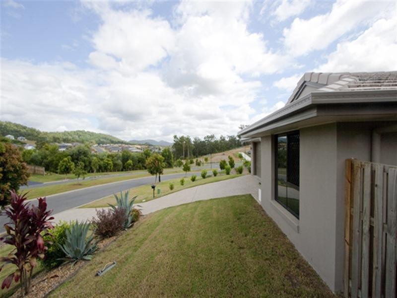 6 Bimberi Row, Pacific Pines QLD 4211