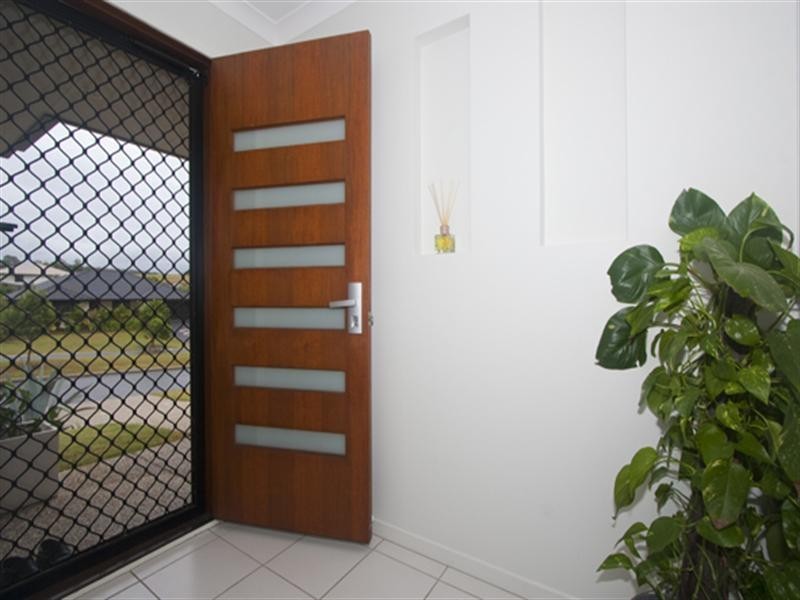 6 Bimberi Row, Pacific Pines QLD 4211