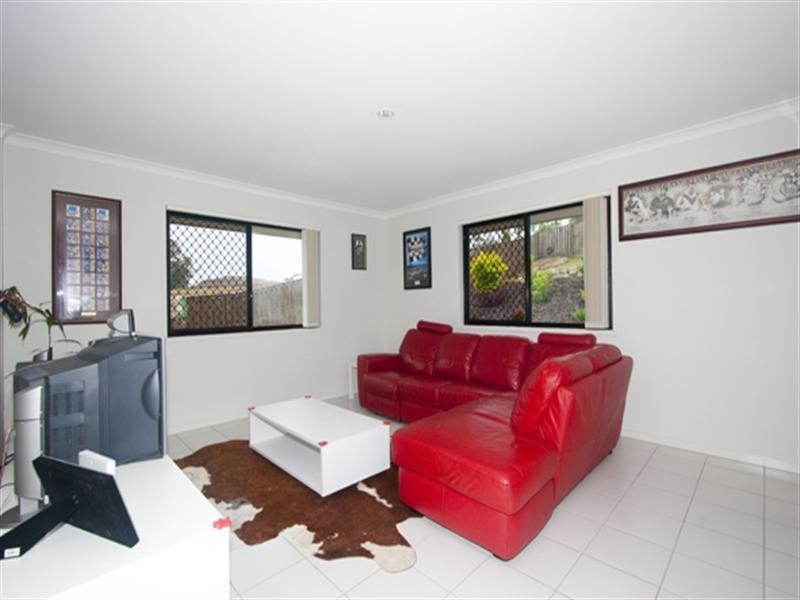 6 Bimberi Row, Pacific Pines QLD 4211