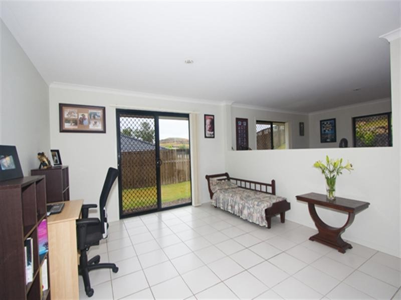 6 Bimberi Row, Pacific Pines QLD 4211