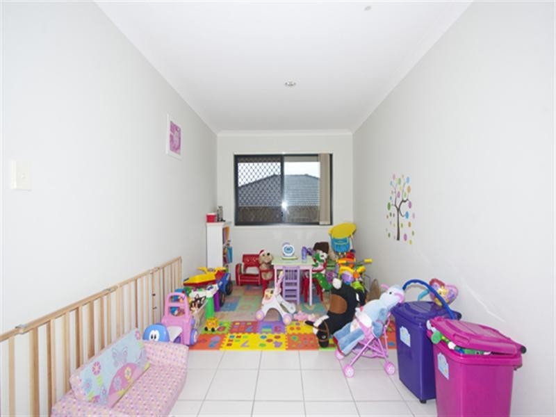 6 Bimberi Row, Pacific Pines QLD 4211