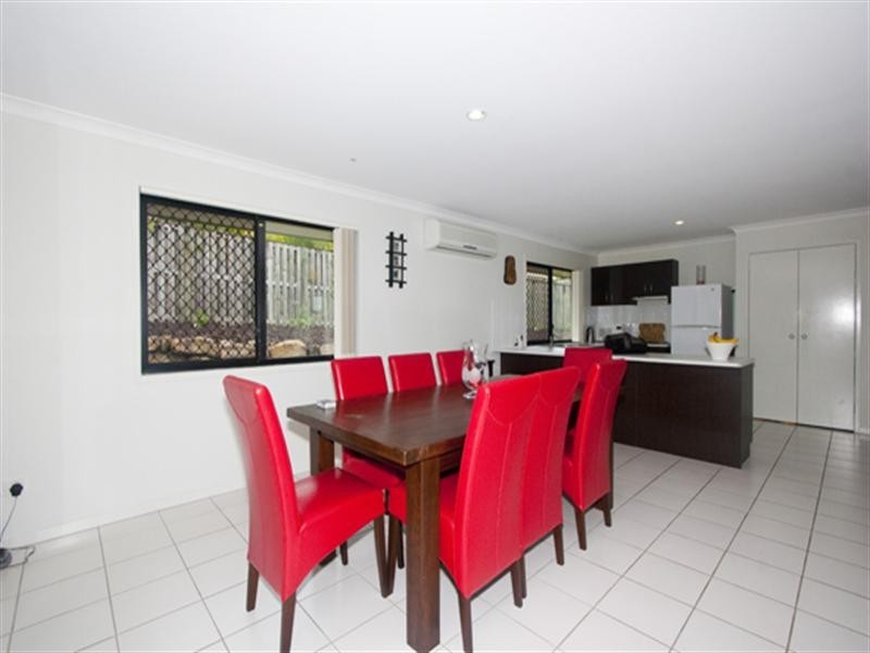 6 Bimberi Row, Pacific Pines QLD 4211