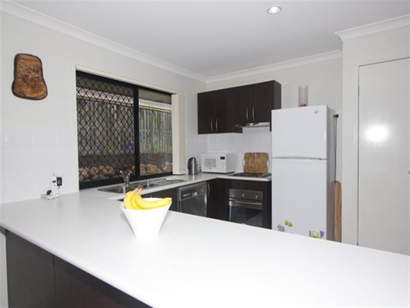 6 Bimberi Row, Pacific Pines QLD 4211