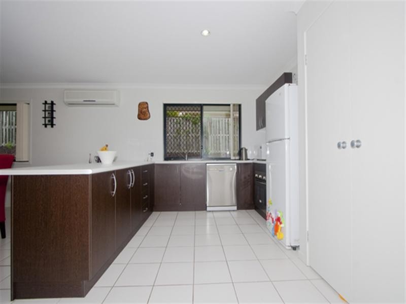 6 Bimberi Row, Pacific Pines QLD 4211