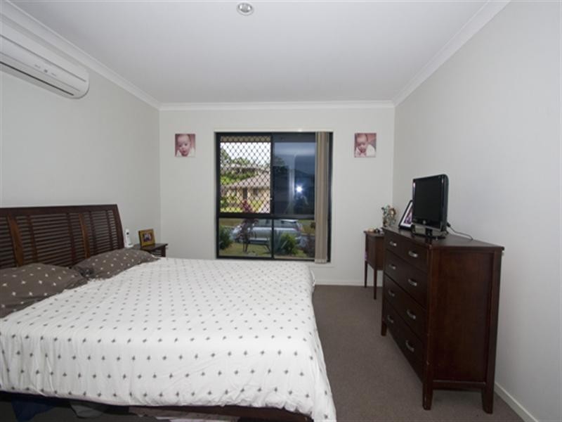 6 Bimberi Row, Pacific Pines QLD 4211