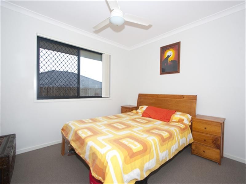 6 Bimberi Row, Pacific Pines QLD 4211