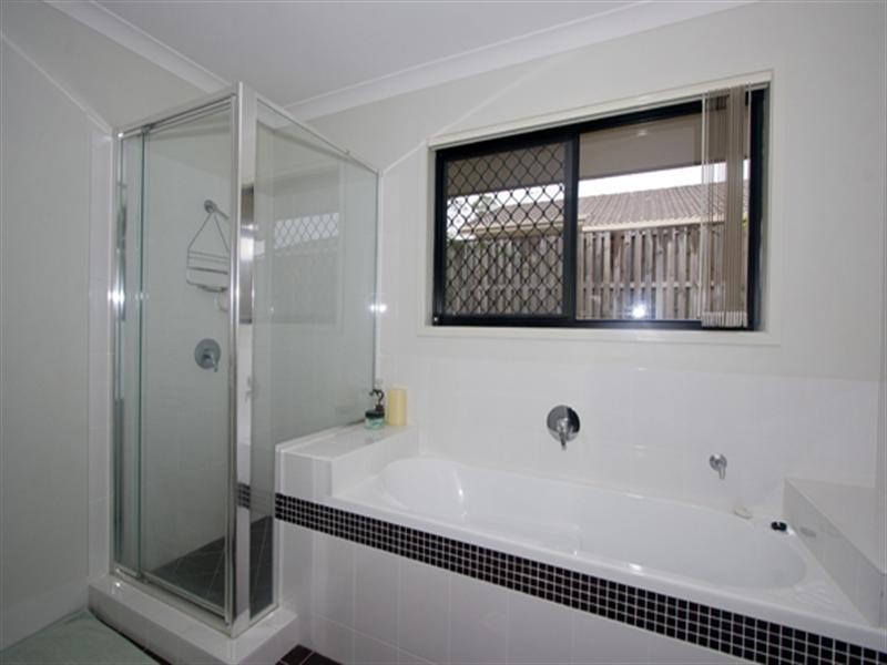 6 Bimberi Row, Pacific Pines QLD 4211