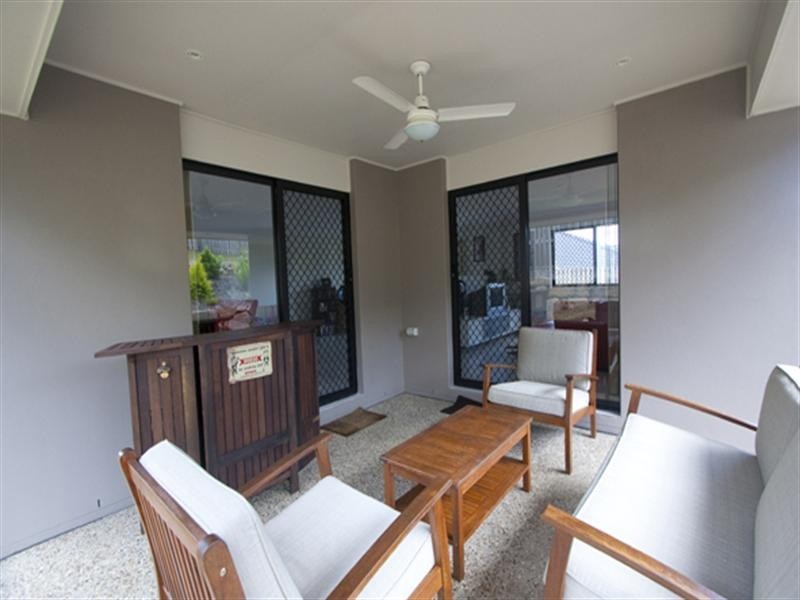 6 Bimberi Row, Pacific Pines QLD 4211