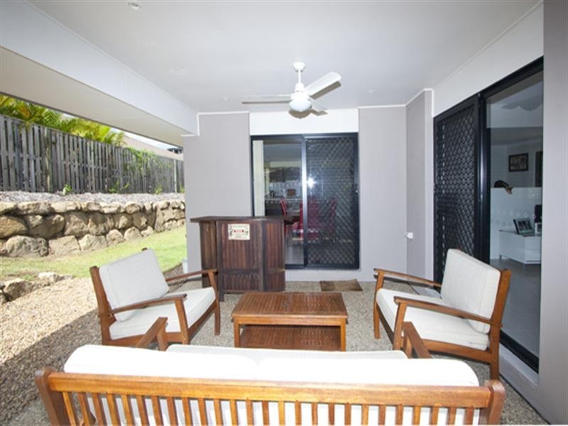 6 Bimberi Row, Pacific Pines QLD 4211