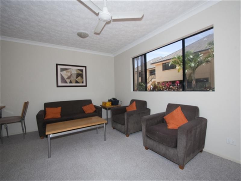 13/8 Tonga Place, Parkwood QLD 4214