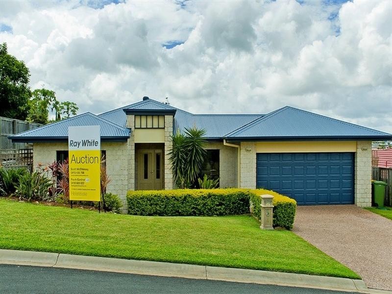 4 Coonowrin Street, Pacific Pines QLD 4211