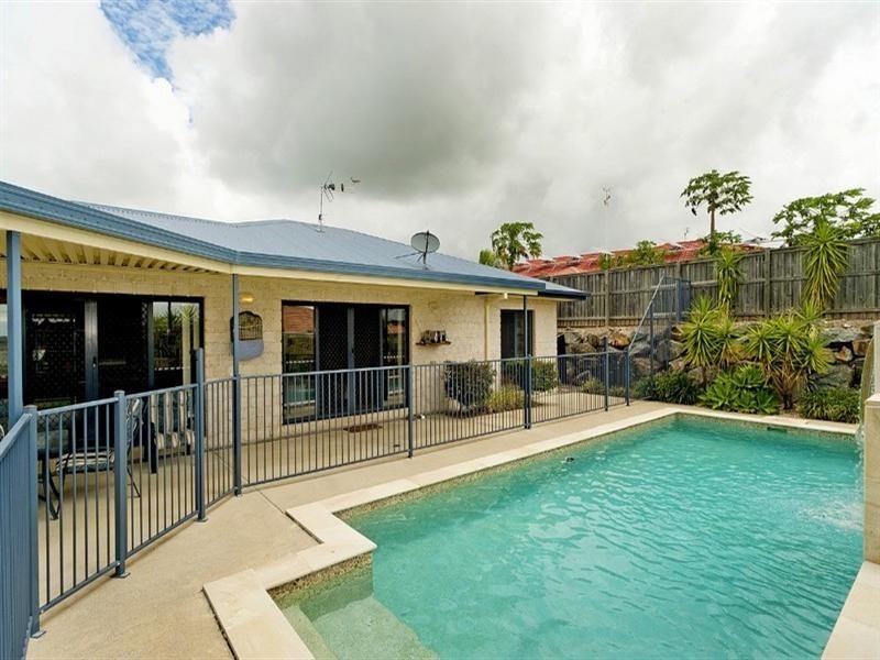 4 Coonowrin Street, Pacific Pines QLD 4211