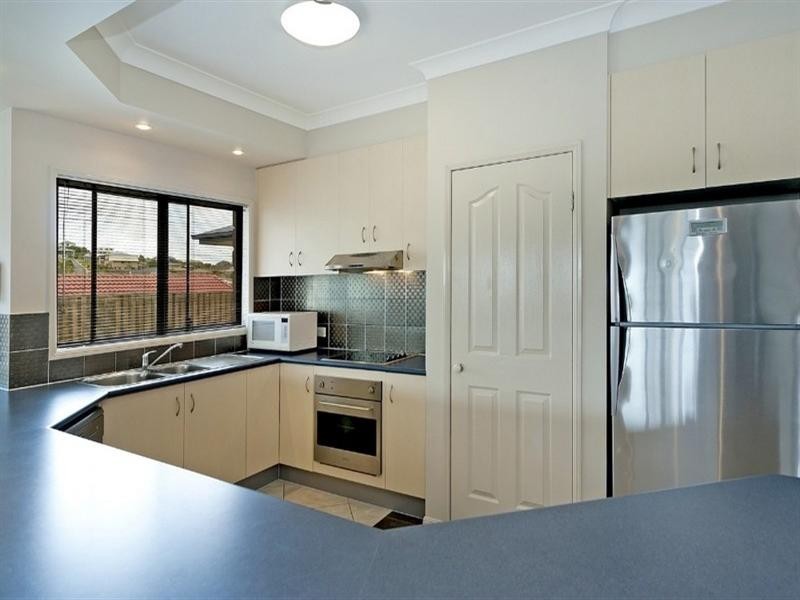 4 Coonowrin Street, Pacific Pines QLD 4211