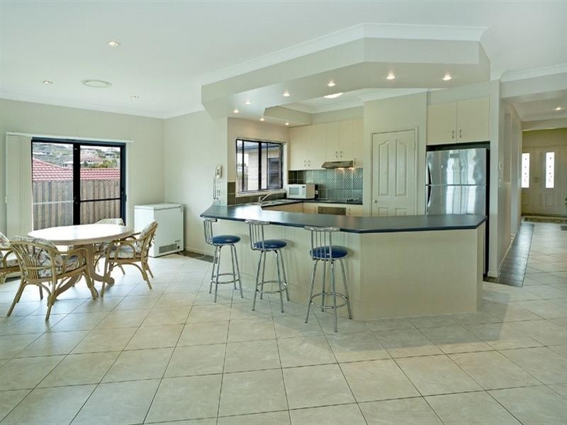 4 Coonowrin Street, Pacific Pines QLD 4211