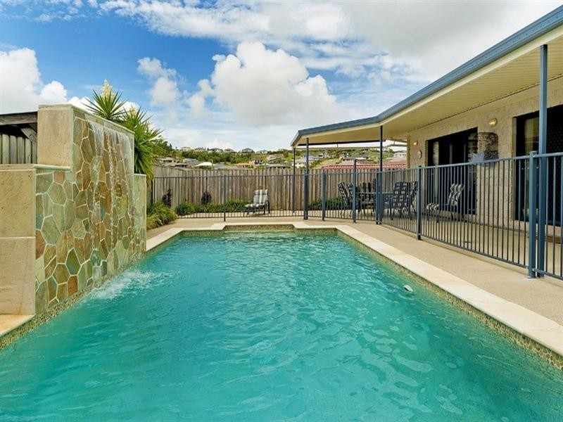 4 Coonowrin Street, Pacific Pines QLD 4211