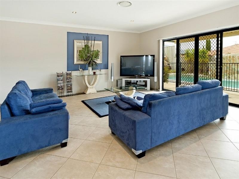 4 Coonowrin Street, Pacific Pines QLD 4211