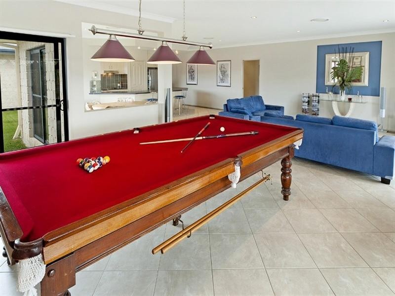 4 Coonowrin Street, Pacific Pines QLD 4211