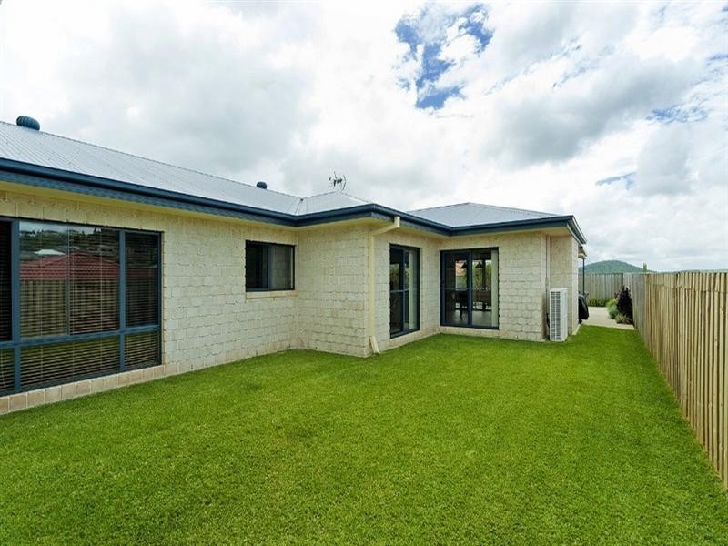 4 Coonowrin Street, Pacific Pines QLD 4211
