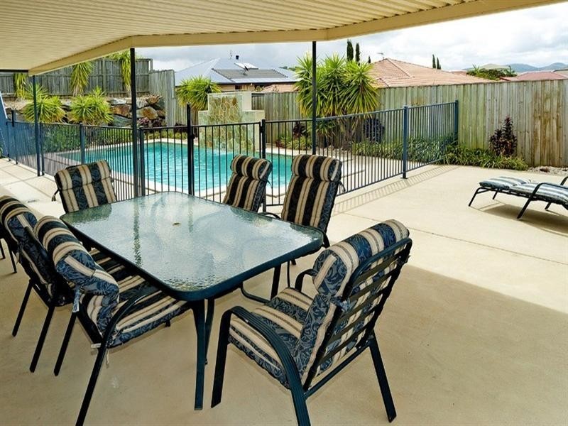 4 Coonowrin Street, Pacific Pines QLD 4211