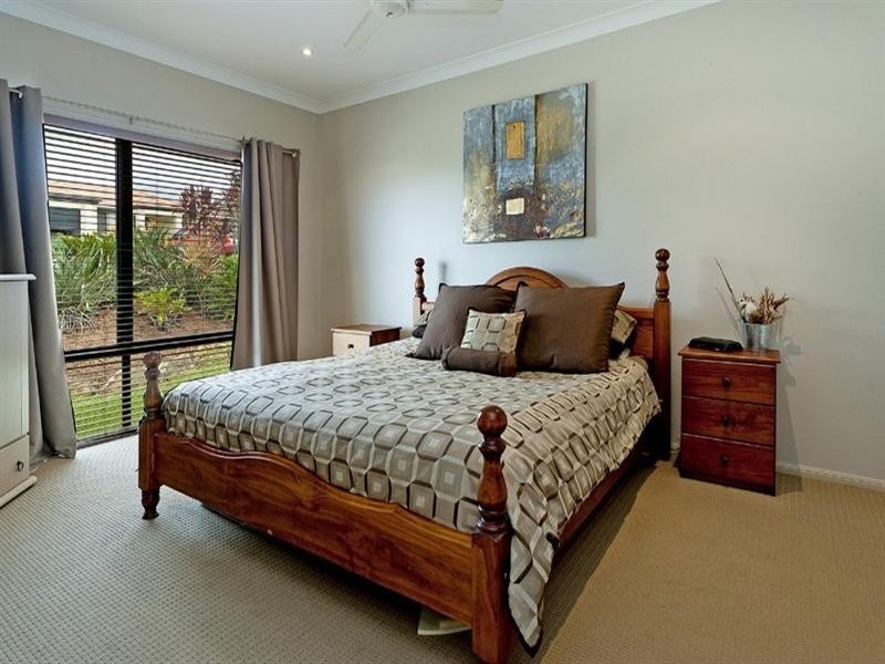 4 Coonowrin Street, Pacific Pines QLD 4211