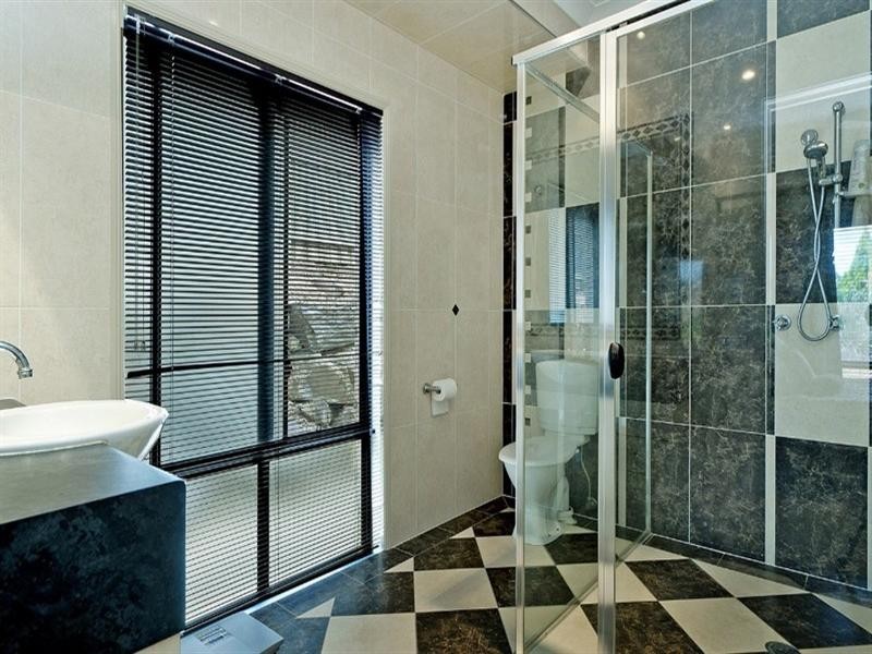 4 Coonowrin Street, Pacific Pines QLD 4211