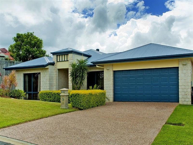 4 Coonowrin Street, Pacific Pines QLD 4211